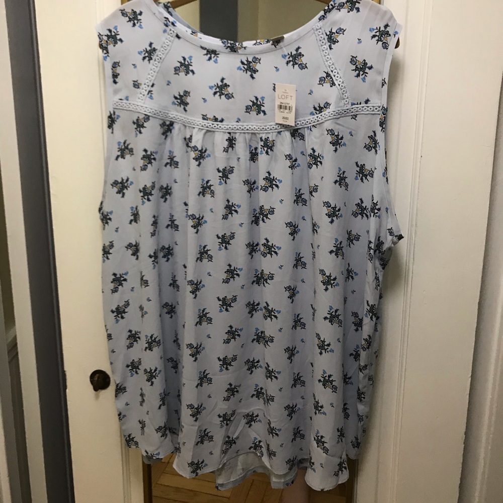 NWT- Mixed media lace yoke sleeveless top